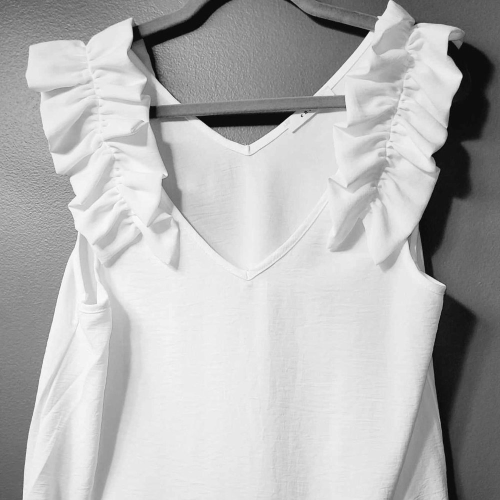 *Entro*  Ruffled Sleeveless Elegant Top Sz. XL